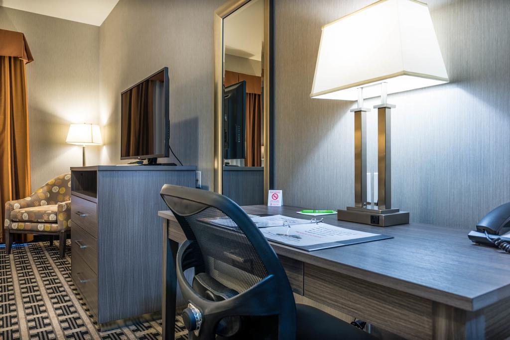 Timber Ridge Inn And Suites Fox Creek Bilik gambar
